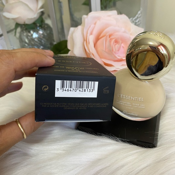 Guerlain L'esentiel natural glow foudation 16H wear COLOR PORCELAIN WARM 1 FL OZ - Picture 3 of 7